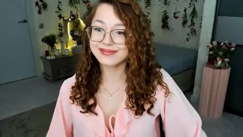 Snapshot of sereneflame chatting on 04.26.26 Ophelia online show from 04.26.26