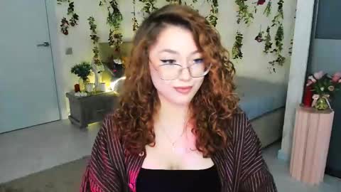 Snapshot of sereneflame chatting on 05.05.26 Ophelia online show from 05.05.26