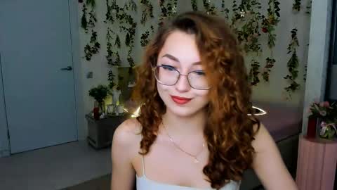 Snapshot of sereneflame chatting on 05.16.26 Ophelia online show from 05.16.26