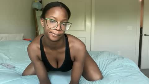 Serenity Bee   online show from 04.04.26