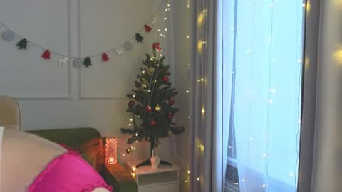 Snapshot of sereta_fin chatting on 01.04.25 Hey Guys and Girls non-binary personalities Im Sereta online show from 01.04.25