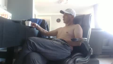 Snapshot of serioyhetero19 chatting on 01.14.25 hetero serio discreto online show from 01.14.25