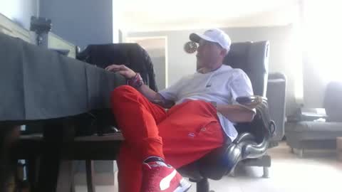 Snapshot of serioyhetero19 chatting on 01.29.25 hetero serio discreto online show from 01.29.25