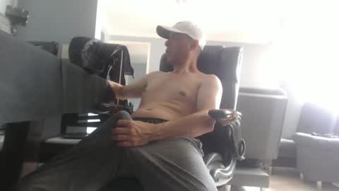 Snapshot of serioyhetero19 chatting on 02.01.25 hetero serio discreto online show from 02.01.25