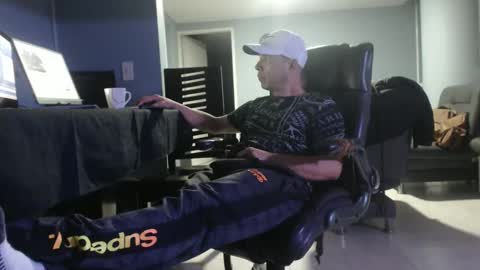 Snapshot of serioyhetero19 chatting on 02.25.25 hetero serio discreto online show from 02.25.25