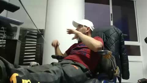 Snapshot of serioyhetero19 chatting on 10.17.25 hetero serio discreto online show from 10.17.25