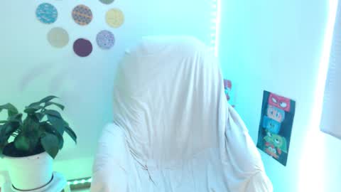 Snapshot of seuctive_woman57 chatting on 02.15.26 samy online show from 02.15.26