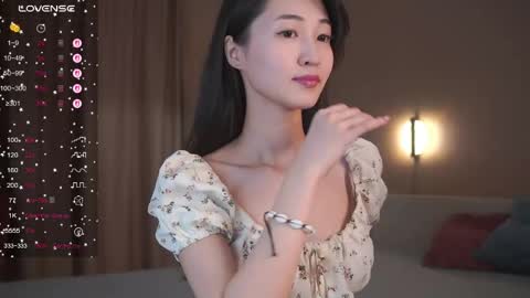 Snapshot of seulbi chatting on 05.05.26 Sana online show from 05.05.26