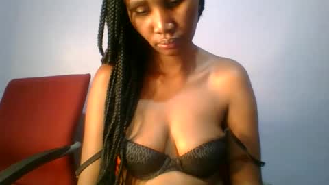 Snapshot of sexie_love chatting on 09.13.25 Nancy online show from 09.13.25