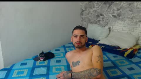 Snapshot of sexincompany chatting on 01.21.25 monserat y thony online show from 01.21.25