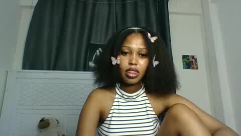 Snapshot of sexttiana_ebony chatting on 10.29.25 sexttiana_ebony online show from 10.29.25