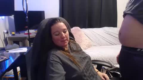 Snapshot of sexxxycougarmama chatting on 12.02.25 Sexy Mama online show from 12.02.25