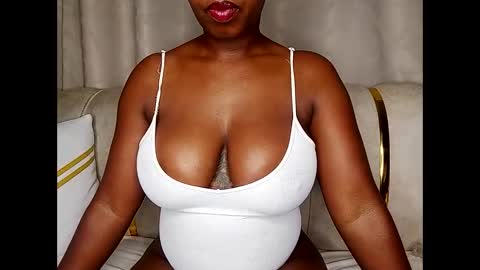 Snapshot of sexxy_gee chatting on 02.18.26 Gee Independent Model online show from 02.18.26