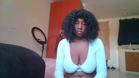 Snapshot of sexxy_thick_ebony chatting on 09.09.25 Sweet doll online show from 09.09.25
