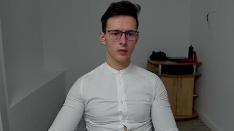 Snapshot of sexxymuscles4u chatting on 12.12.24 Sexxymuscles4U online show from 12.12.24