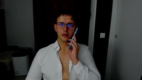 Snapshot of sexxymuscles4u chatting on 11.14.25 Sexxymuscles4U online show from 11.14.25