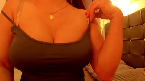 Snapshot of sexy_asian_sandy chatting on 03.20.26 sandy online show from 03.20.26