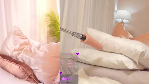 Snapshot of sexy_blonde_doll chatting on 09.11.25 Lina online show from 09.11.25