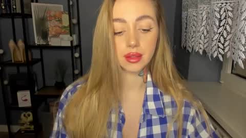 C o r a l i e online show from 12.16.24