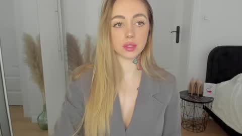 C o r a l i e online show from 02.04.25