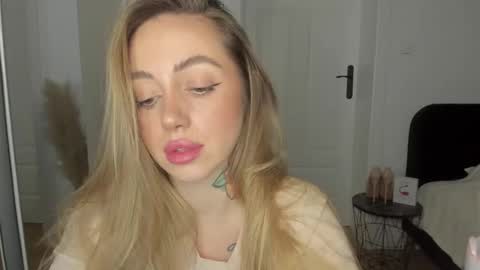 C o r a l i e online show from 02.06.25