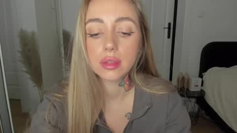 C o r a l i e online show from 02.26.25