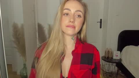 C o r a l i e online show from 02.28.25