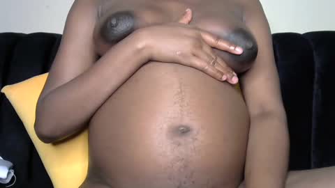 Snapshot of sexy_couple412048 chatting on 12.28.24 obed and immy online show from 12.28.24