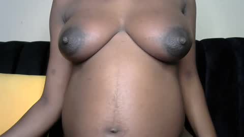 Snapshot of sexy_couple412048 chatting on 12.29.24 obed and immy online show from 12.29.24