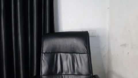 Snapshot of sexy_dick_drainer chatting on 10.24.25 TAISHA online show from 10.24.25