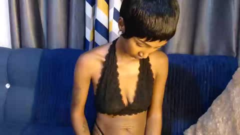 Snapshot of sexy_larisa chatting on 12.14.24 larisa online show from 12.14.24