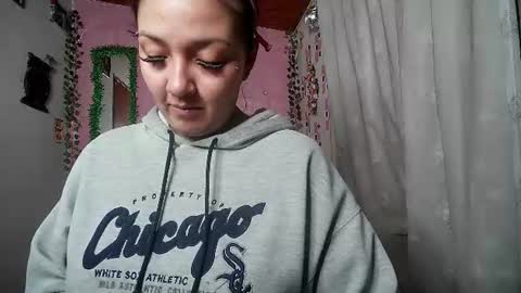 Snapshot of sexy_lolas chatting on 06.23.26 sexy lolas online show from 06.23.26