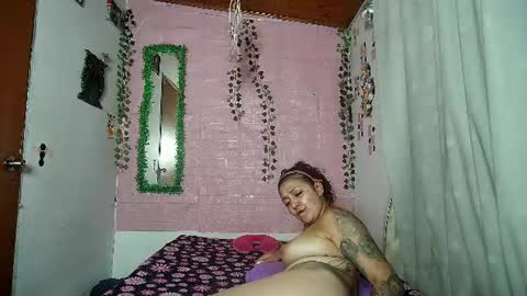 Snapshot of sexy_lolas chatting on 06.25.26 sexy lolas online show from 06.25.26