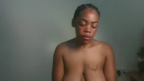 sexy_lyna online show from 12.21.25