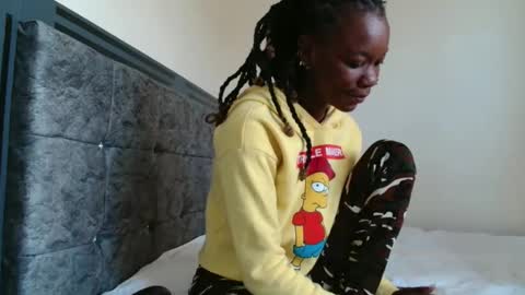 Snapshot of sexy_malyn chatting on 11.20.25 Shasha Money online show from 11.20.25