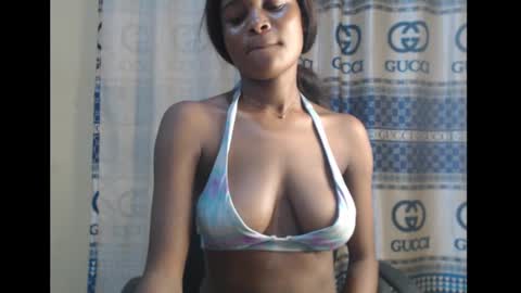 Snapshot of sexy_mariax chatting on 12.14.24 Debby online show from 12.14.24