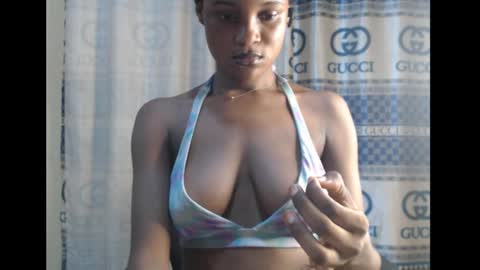 Snapshot of sexy_mariax chatting on 12.15.24 Debby online show from 12.15.24
