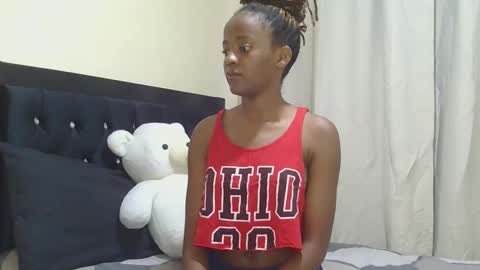 Snapshot of sexy_moh1 chatting on 11.01.25 sexy_moh1 online show from 11.01.25