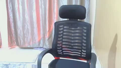 Snapshot of sexy_moh1 chatting on 11.23.25 sexy_moh1 online show from 11.23.25