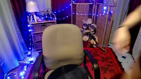 Snapshot of sexy_pussy143 chatting on 07.04.26 angela online show from 07.04.26