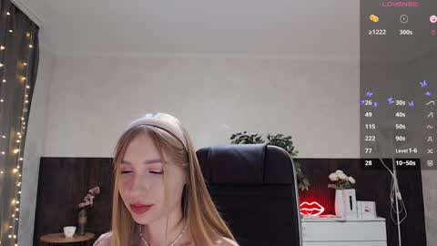 Snapshot of sexy_red_foxx chatting on 12.23.24 Annie - Your Dream Girl online show from 12.23.24