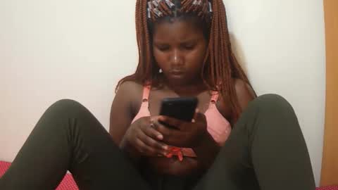 Snapshot of sexy_roz chatting on 04.10.26 Queen online show from 04.10.26