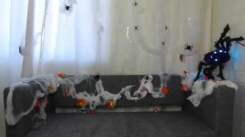 Snapshot of sexy_sansa chatting on 10.15.25 Alina online show from 10.15.25