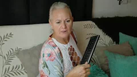 Sexy GILF Allie Kay online show from 03.11.26