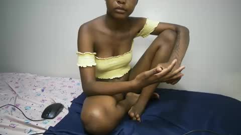 sexyasspetitte_ online show from 01.10.25