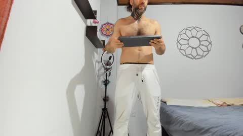 Snapshot of sexycolombian2022 chatting on 12.22.24 Antonioylola online show from 12.22.24