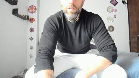 Snapshot of sexycolombian2022 chatting on 01.04.25 Antonioylola online show from 01.04.25