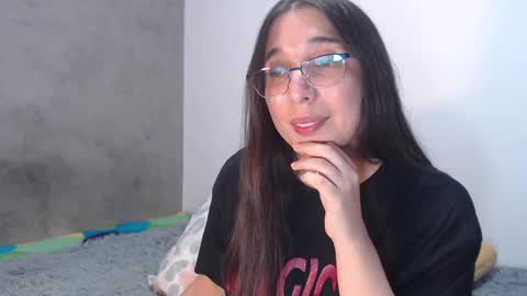 Coralinne online show from 02.05.25