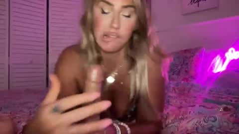 Ashley Love online show from 09.21.25