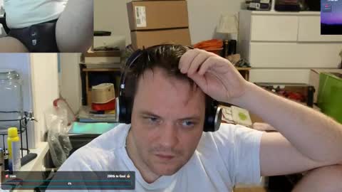 Snapshot of sexyhotboy87 chatting on 12.18.24 Henry online show from 12.18.24